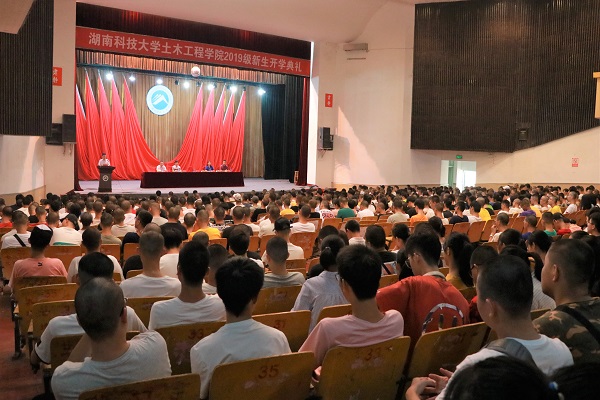 2a6edb5d0dbc45b397a01cb2313cc8e0.jpg 开学典礼.jpg