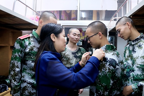 4aed592c1e03498396f26b57627eaa41.jpg 领导下寝.jpg